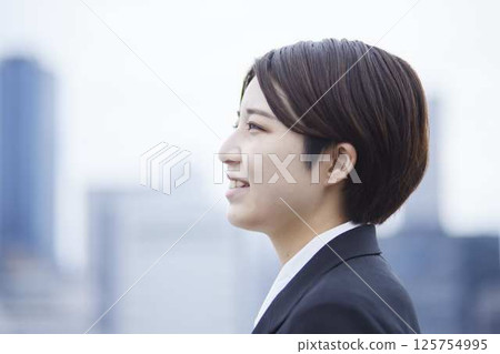 A young Japanese woman in a suit and an urban street 125754995