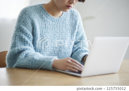 Young Japanese woman studying on a laptop 125755012