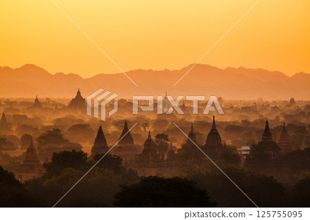 The Temples of bagan at sunrise, Bagan, Myanmar The Temples of bagan at sunrise, Bagan, Myanmar 125755095