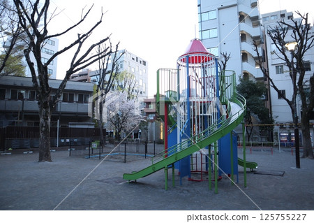Ebisu Park during cherry blossom season (Shibuya, Tokyo) 125755227