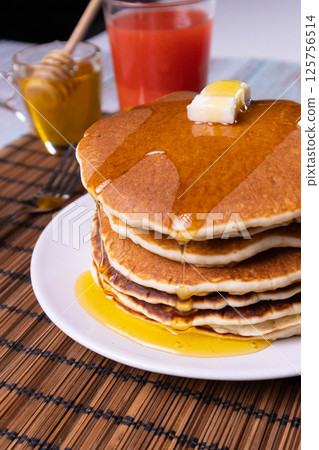 Pancake breakfast with honey and granola 125756514
