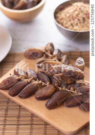 breakfast with dates and cereal 125756640