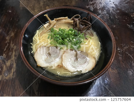 pork bone ramen 125757604