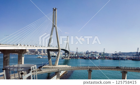 Busan Bridge scenery 125758415