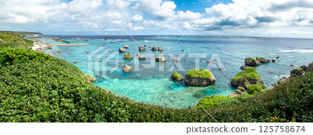 Panoramic shot of the magnificent view of Higashi-Hennazaki, Miyako Island 125758674