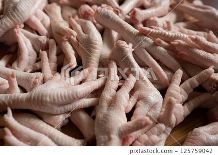 Raw chicken feet for cooking purpose Raw chicken feet for cooking purpose 125759042