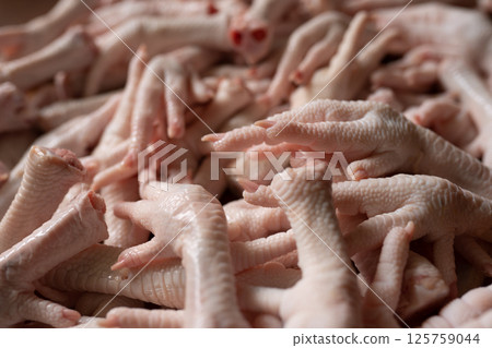 Raw chicken feet for cooking purpose 125759044