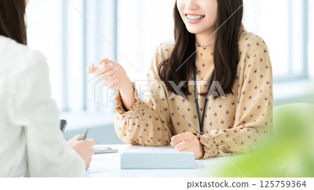 Two women/businesswomen having a meeting 125759364