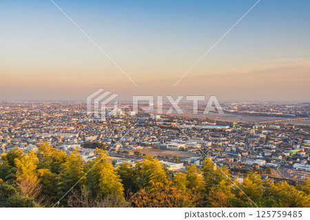 The cityscape and scenery of Shimada City as seen from Shiraganji Park in Shimada City in the evening (Shizuoka Prefecture) The cityscape and scenery of Shimada City as seen from Shiraganji Park in Shimada City in the evening (Shizuoka Prefecture) 125759485
