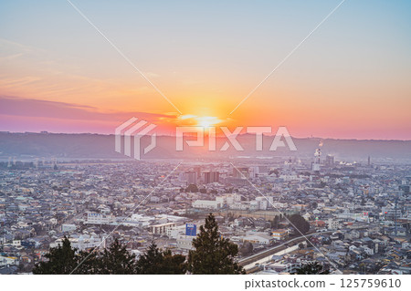 The cityscape and scenery of Shimada City in the evening as seen from the observation deck in front of Shiraiwaji Park in Shimada City (Shizuoka Prefecture) 125759610