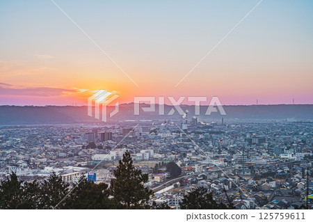 The cityscape and scenery of Shimada City in the evening as seen from the observation deck in front of Shiraiwaji Park in Shimada City (Shizuoka Prefecture) 125759611