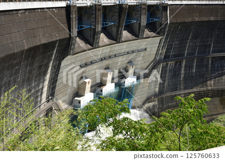 Amagase Dam discharging water (Uji, Kyoto Prefecture) 125760633
