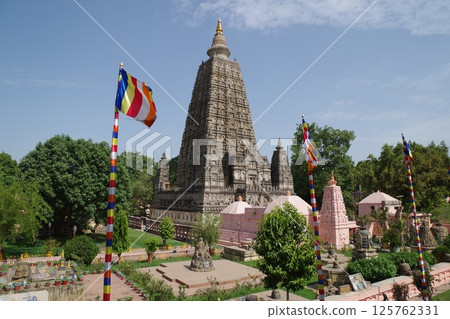 India: The four major Buddhist holy sites, World Heritage Site Mahabodhi Temple in Bodh Gaya 125762331