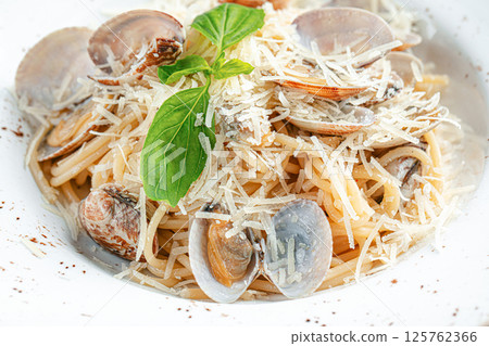 Portion of italian vongole pasta Portion of italian vongole pasta 125762366