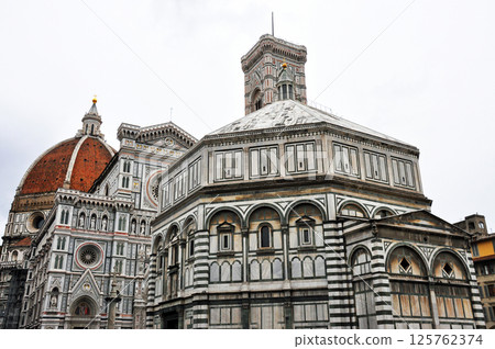 The Baptistery of San Giovanni in front of the Duomo, Florence, Italy The Baptistery of San Giovanni in front of the Duomo, Florence, Italy 125762374