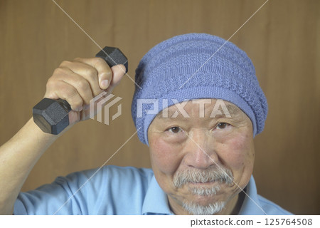 Bearded old man doing muscle training with dumbbells 125764508