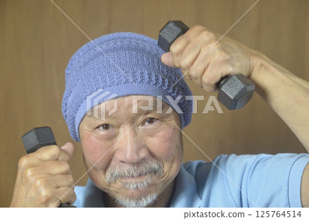Bearded old man doing muscle training with dumbbells 125764514