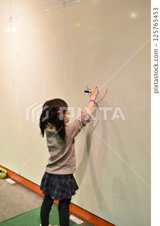 Girl drawing Girl drawing 125765453