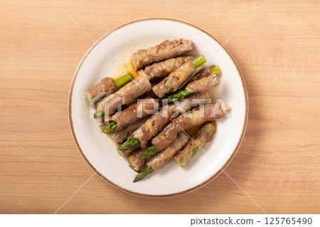 Asparagus meat roll 125765490