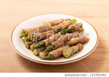 Asparagus meat roll Asparagus meat roll 125765491