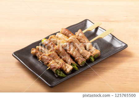 Asparagus and meat skewers Asparagus and meat skewers 125765500