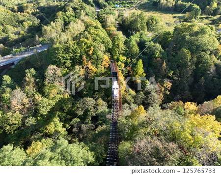 [Hokkaido from the sky] A locomotive running on the Sumiyama River Bridge of the Mitsui Ashibetsu Railway 125765733