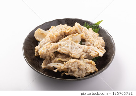 Deep-fried Yagen Cartilage with Fish Meat 125765751