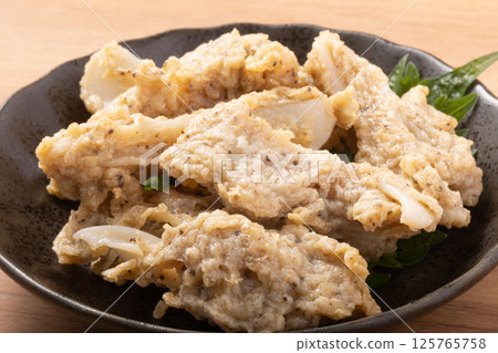 Deep-fried Yagen Cartilage with Fish Meat 125765758