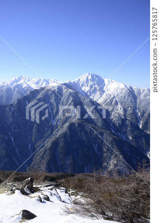 從山梨縣鳳王山藥師山眺望北山 125765817