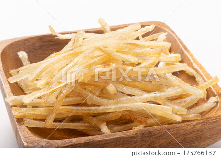 Thinly sliced grilled fish (dried seafood product) 125766137