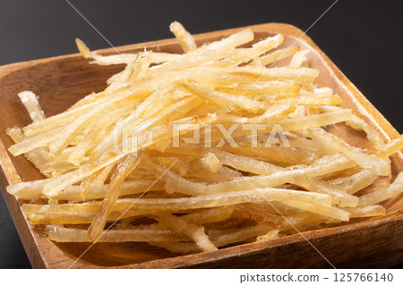 Thinly sliced grilled fish (dried seafood product) 125766140