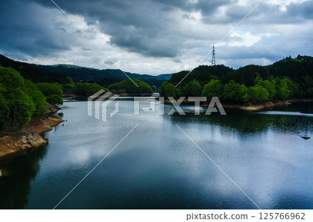 Dynamically changing scenery in the evening sky after the rain. Sky turns leaden. Lake Nunome side. Nara Nunome Dam. ③ 125766962