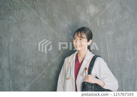 提供家庭醫療照護的醫生 125767105
