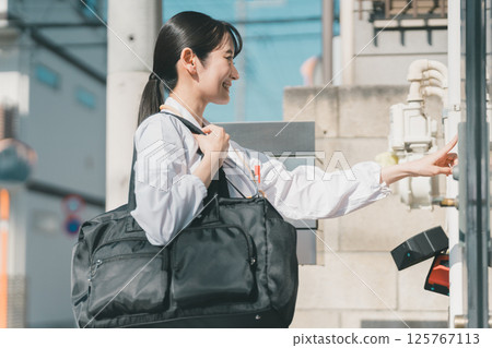 醫生到達病人家 125767113