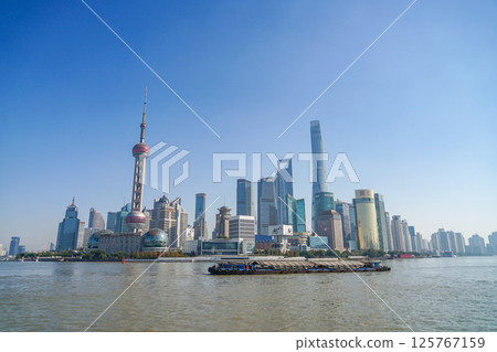 Scenery from the Bund 125767159