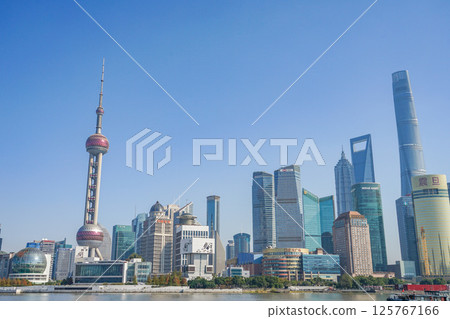 Scenery from the Bund 125767166