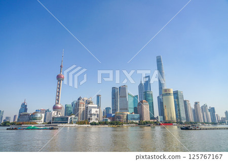 Scenery from the Bund 125767167
