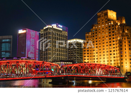 Outer White Bridge 125767614