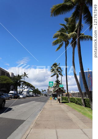 機場巴士站及藍天 125767849