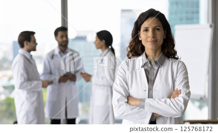 A foreigner wearing a white suit 125768172