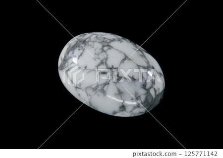 Howlite Patterns drawn by nature 125771142