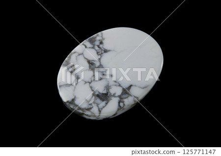 大自然繪製的 Howlite 圖案 125771147