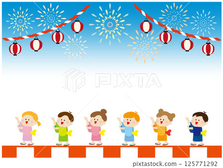 節慶期間孩子們在盂蘭盆舞會上欣賞煙火的背景 125771292