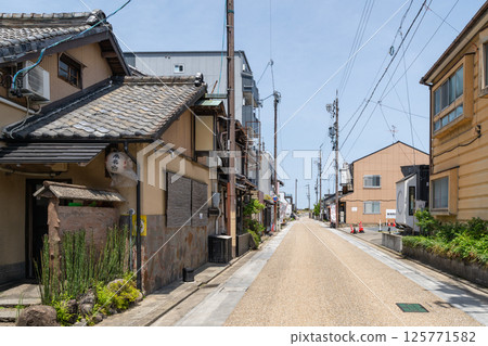 Streetscape of Kuwana-juku Geisha District (Kuwana City, Mie Prefecture) 125771582