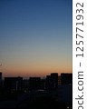 An emotional evening sky that gradually turns red from blue 125771932