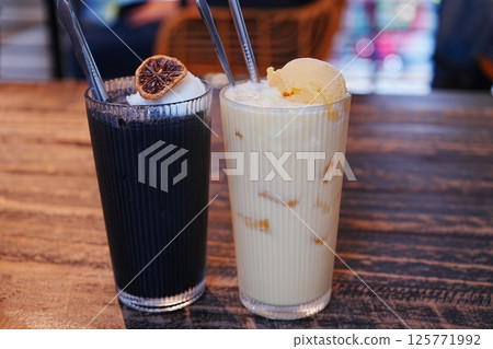 可樂漂浮與奶昔 可樂漂浮與奶昔 125771992