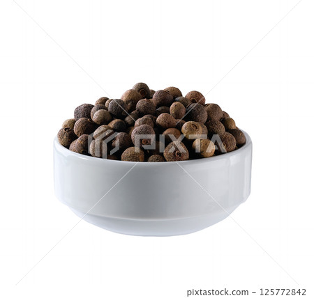 allspice or Jamaican pepper in a ceramic bowl isolated on white background. allspice or Jamaican pepper in a ceramic bowl isolated on white background. 125772842
