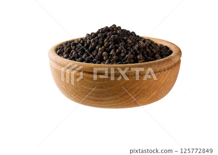 black pepper seeds in a wooden bowl isolated on white background. 125772849