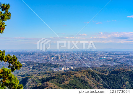 A spectacular panoramic view from the Kasumidai Observatory in Mount Takao, Tokyo 125773064