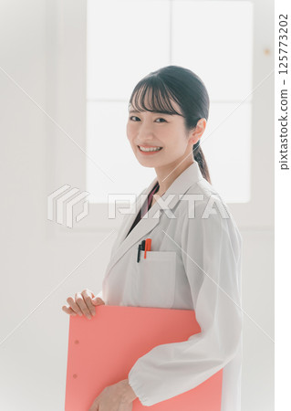 女醫生 125773202